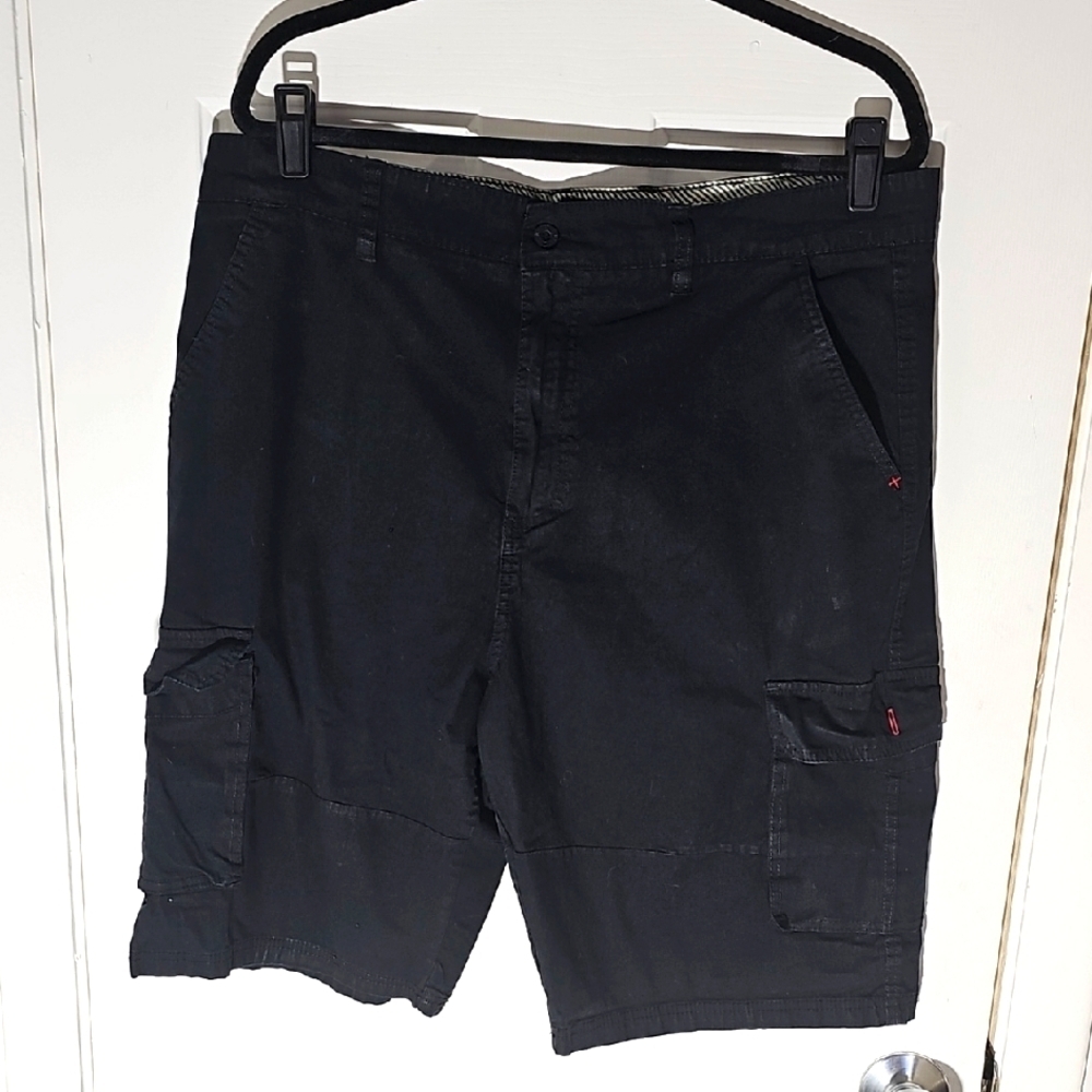 Beverly Hills Polo Club Men's Black Cargo Shorts. Size 38.
